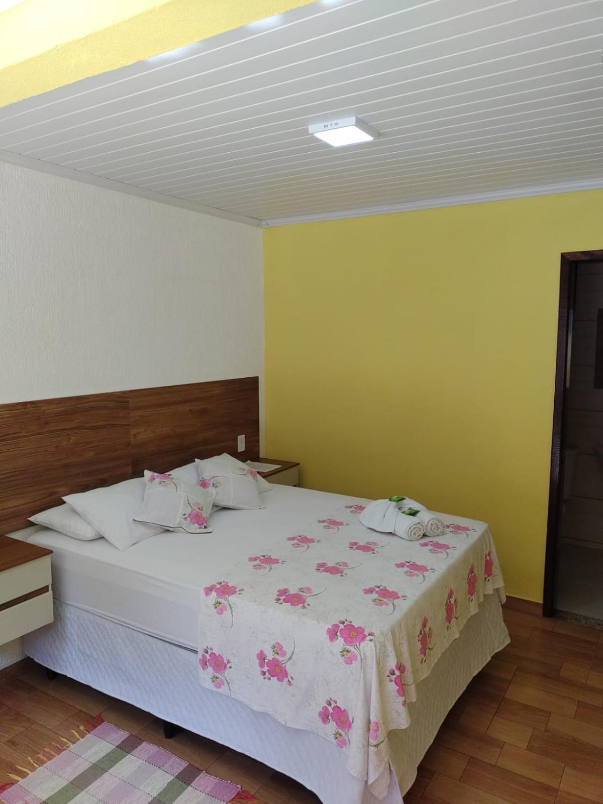 Cantinho Do Vale Bed & Breakfast